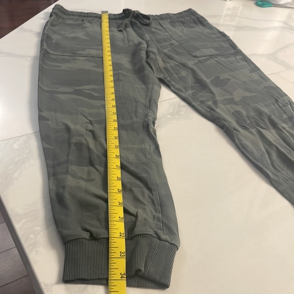 Splendid Women's  Green Camo Soft-Shell Jogger Pants Pull On - Picture 5 of 11